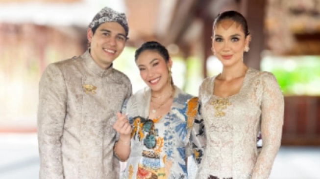 Cara Wudhu Luna Maya dan Maxime Bouttier di Prosesi Siraman Diperdebatkan: Kok Beda?