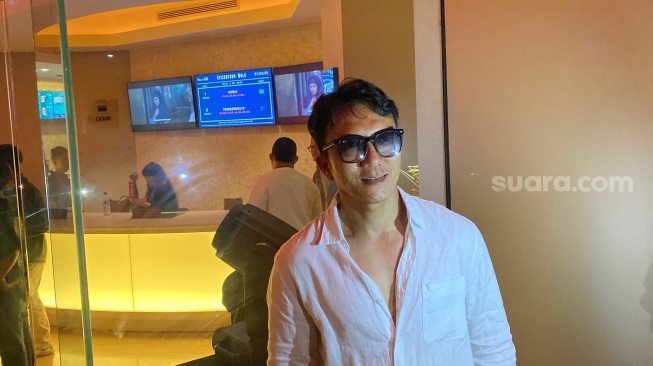 Teuku Rifnu Wikana saat ditemui dalam acara gala premiere film Pembantaian Dukun Santet di kawasan Kuningan, Jakarta Selatan, Senin, 5 Mei 2025. [Suara.com/Tiara Rosana]