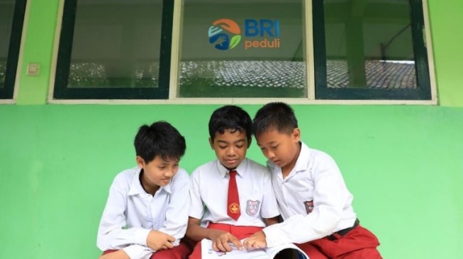 "BRI Peduli Ini Sekolahku": Sentuhan Kasih yang Mengubah Wajah Pendidikan di Pelosok Negeri