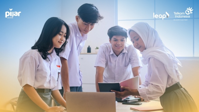 Pijar Sekolah membantu siswa belajar secara mandiri sesuai dengan kecepatan dan minat mereka (Dok: Telkom)