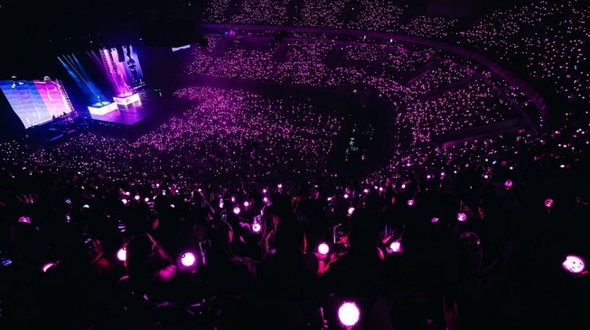 J-Hope BTS sukses menggelar konser solo bertajuk 'j-hope Tour ‘HOPE ON THE STAGE’ in JAKARTA' di Indonesia Arena, GBK, Jakarta Pusat selama dua hari pada Sabtu, 3 Mei 2025 dan Minggu, 4 Mei 2025. [Credit: BIGHIT MUSIC]