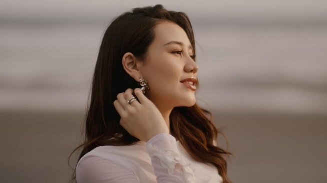 Aaliyah Massaid Pamer Maternity Shoot di Pantai, Aura Bumilnya Bikin Pangling!