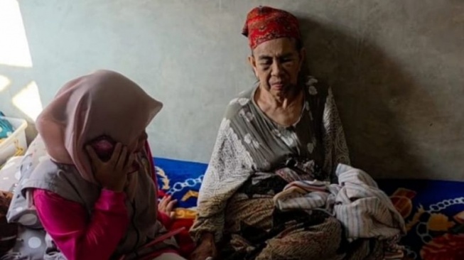 Viral! Nenek Dipukuli Warga di Cianjur Gegara Dituduh Penculik
