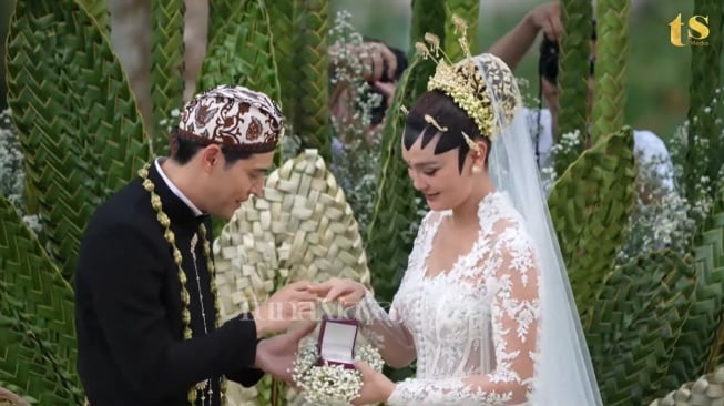 Reaksi Malu-Malu Maxime Bouttier Saat Ditanya Soal Malam Pertama dengan Luna Maya