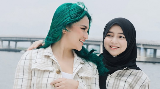 Penampilan Marshanda bareng putrinya disanjung mirip adik-kakak (Instagram)