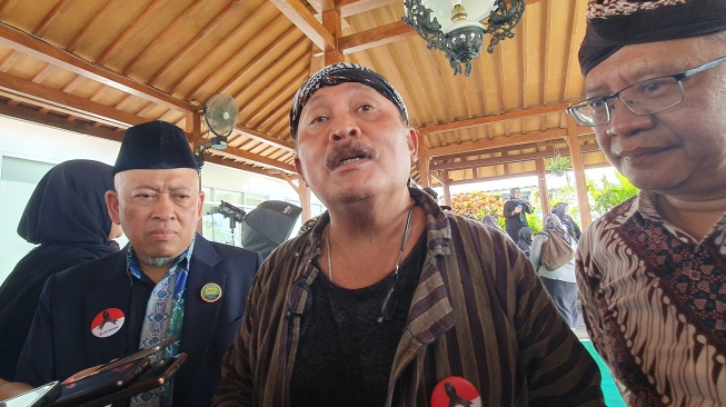 Direktur RSA UGM Darwito saat memberi keterangan pada wartawan di RSA UGM, Rabu (7/5/2025). [Hiskia/Suarajogja]