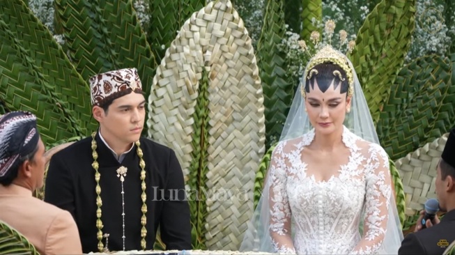 Luna Maya Beri Angsul-angsul Seserahan ke Maxime Bouttier, Isinya Ada yang Bikin Salfok
