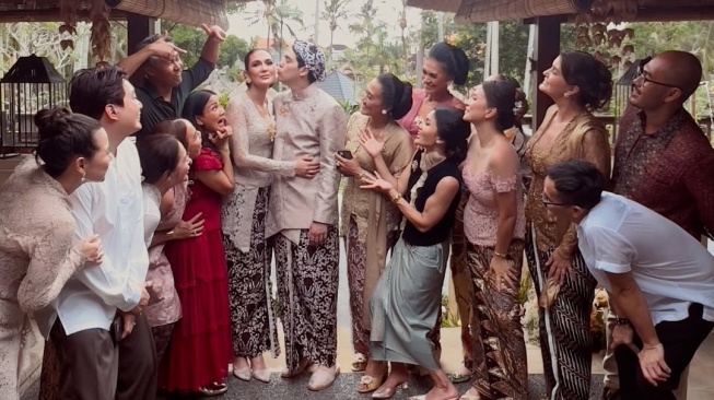 Nirina Zubir hadiri acara siraman Luna Maya (Instagram)