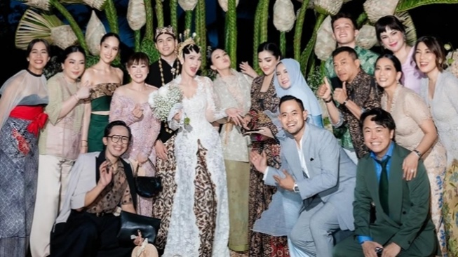 Bertabur Bintang, Intip 8 Pasangan Artis di Pernikahan Luna Maya dan Maxime Bouttier
