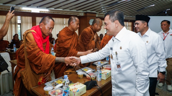 Jawa Tengah, Ruang Spiritualitas dan Toleransi: Sambutan Hangat untuk Bhikkhu Thudong dari Thailand