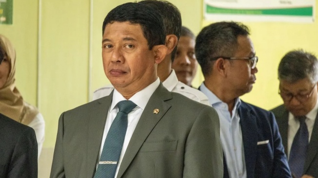 Kepala Badan Nasional Penanggulangan Bencana Nasional (BNPB) Letnan Jenderal (Letjen) TNI Suharyanto saat berkunjung ke Unand, Padang, Rabu (7/5/2025). [Dok.Antara/ Muhammad Zulfikar]