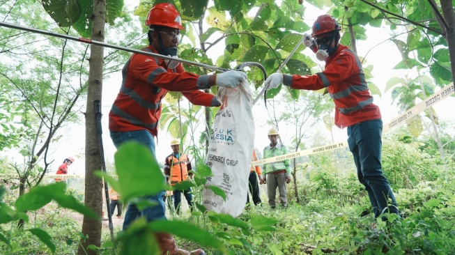 Detik-Detik Evakuasi: Semen Gresik Gelar Simulasi Gigitan Ular Berbisa di Area Tambang!