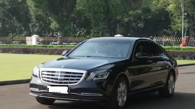 Bill Gates tunggangi Mercedes-Benz Pullman S600 Guard saat kunjungi Indonesia (Youtube)