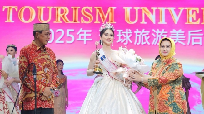 Loly Love dinobatkan sebagai Miss Metropolitan Indonesia 2025 lewat ajang Miss Tourism Universe 2025. [Instagram]