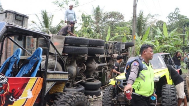 Lokasi kecelakaan antara truk dan minibus di Purworejo, Rabu (7/5/2025). (ANTARA/HO-Polres Purworejo)