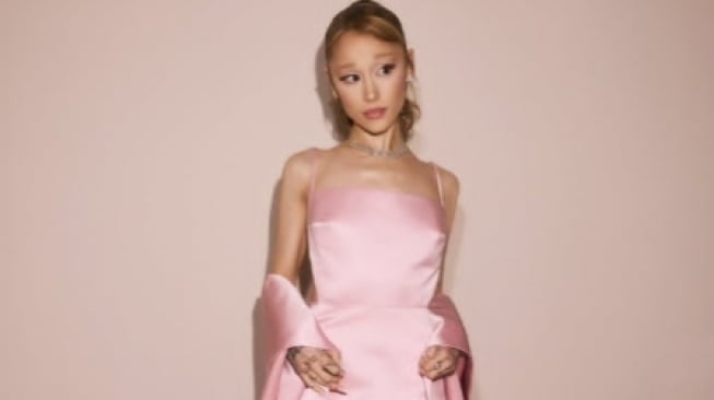 Ariana Grande Bahas Kekuatan Cinta Lewat Lagu Supernatural