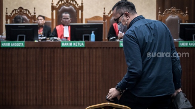 Terdakwa kasus suap vonis bebas Gregorius Ronald Tannur, Heru Hanindyo menjalani sidang pembacaan putusan di Pengadilan Tipikor, Jakarta, Kamis (8/5/2025). [ANTARA FOTO/Fauzan/rwa]