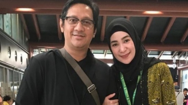 Potret harmonis Andre Taulany dan Rien Wartia Trigina alias Erin Taulany (Instagram/erintaulany)