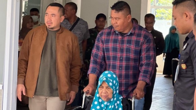 Nenek Asyiah Malang Akhirnya Pulang Dan Dibebaskan Biaya Rumah Sakit