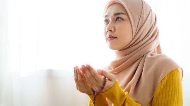 Doa dan Amalan Bayar Hutang Mendesak Agar Segera Lunas, Rezeki Mengalir Deras!
