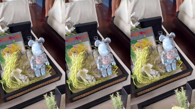 Bearbrick menjadi seserahan yang diberikan Luna Maya untuk Maxime Bouttier (Instagram/lunamaya)