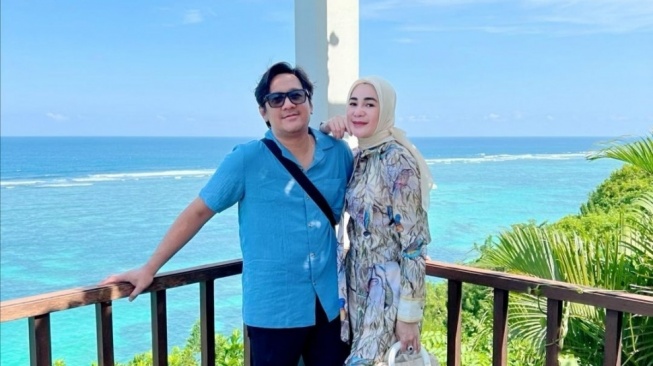 Potret harmonis Andre Taulany dan Rien Wartia Trigina alias Erin Taulany (Instagram/erintaulany)