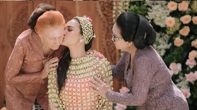 Luna Maya sempat berdebat dengan ibunya sebelum acara siraman (Instagram)