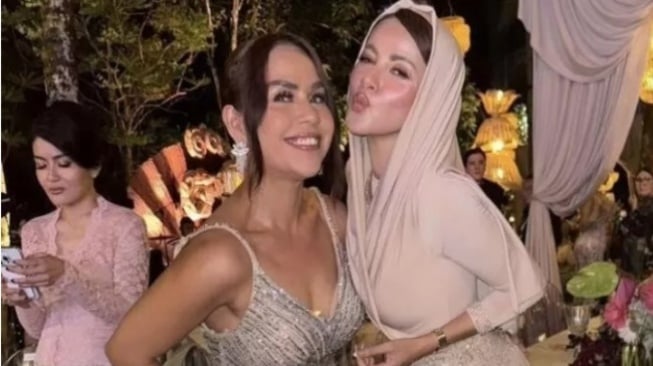 Olla Ramlan Ternyata Putri Haji, Pantas Busananya di Pernikahan Luna Maya Tuai Cibiran