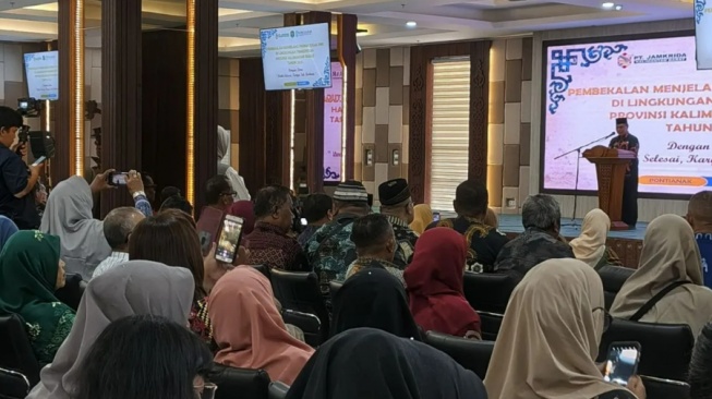 Gubernur Kalimantan Barat, Ria Norsan (ANTARA/Rendra Oxtora)