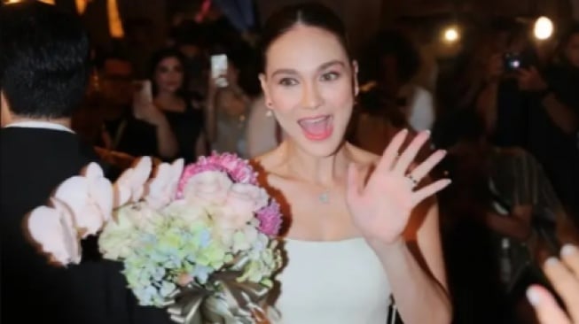 Pesona Luna Maya di Malam Resepsi. (Instagram/fashasandha)