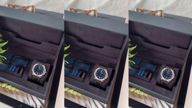 Jam Bvlgari menjadi seserahan yang diberikan Luna Maya untuk Maxime Bouttier (Instagram/lunamaya)