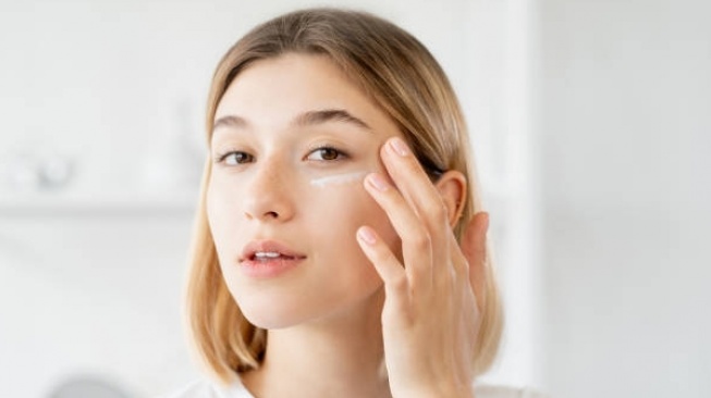 Cegah Tanda Penuaan, 8 Rekomendasi Eye Cream untuk Atasi Kantung Mata dan Kerutan