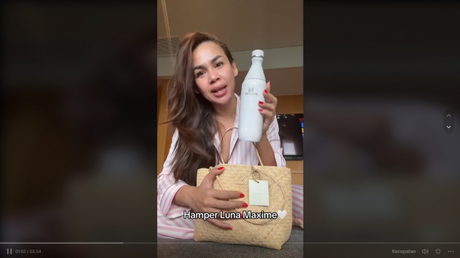 Isi Souvenir Pernikahan Luna Maya dan Maxime Bouttier. [TikTok]