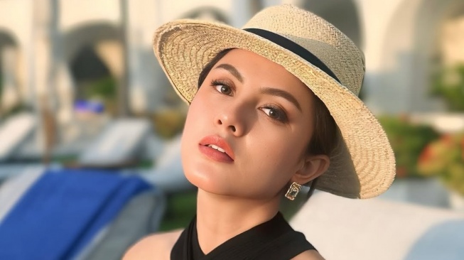 Dari Gadis Sampul hingga Video Klip Sule: Transformasi Karier Inten Navadia yang Bikin Kagum