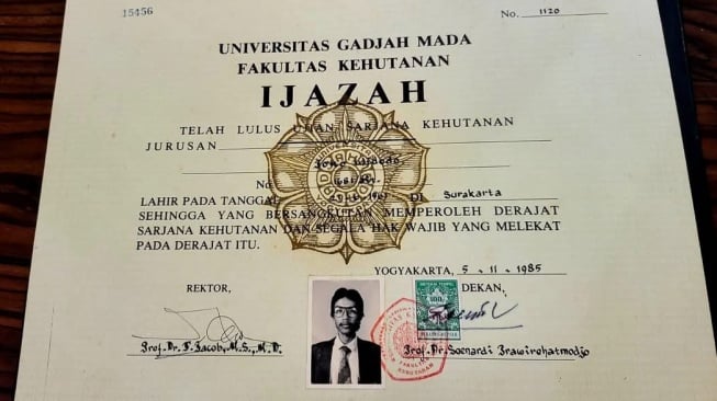 Ijazah Jokowi Kembali Dipermasalahkan, Rektor dan Wakil Rektor UGM Digugat ke Pengadilan