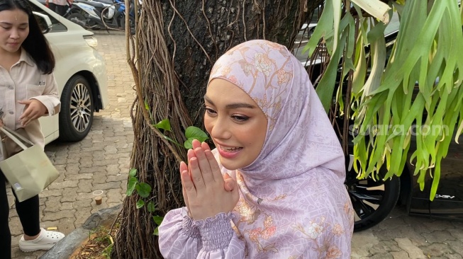 Celine Evangelista di kawasan Kemang, Jakarta, Jumat, 9 Mei 2025. [Suara.com/Adiyoga Priyambodo]