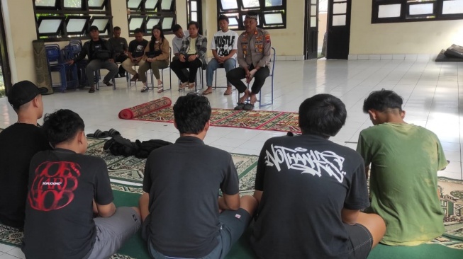 Gerebek Tengah Malam di Klaten, Polisi Amankan Remaja Asyik Main Kartu