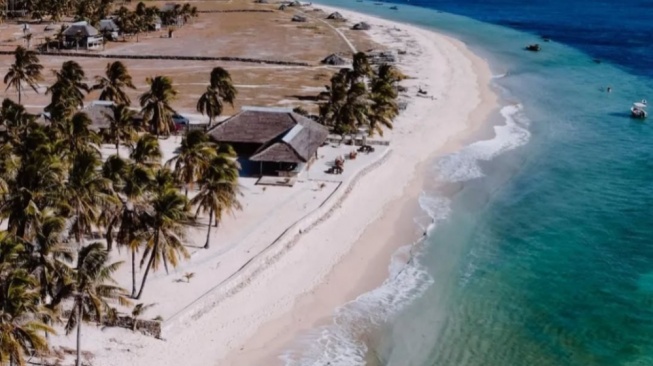 Pantai Nemberala, Persona Pantai dengan Deretan Pohon Kelapa di Pulau Rote