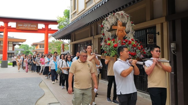 Perarakan patung Bunda Maria di Taman Doa Our Lady of Akita di PIK2 (Dok. PIK2)