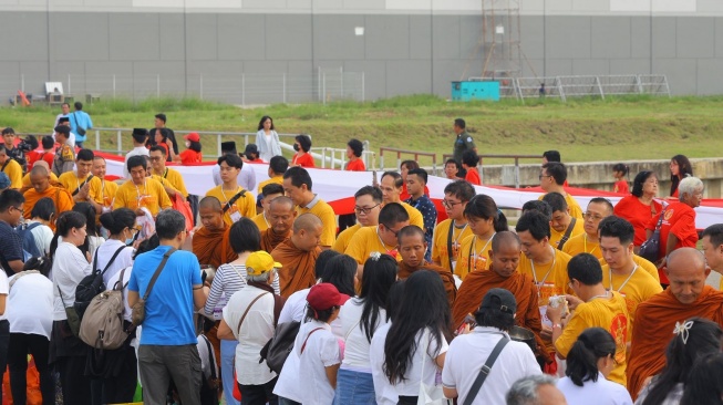 Mengenal Pindapata: Berbagi ke Sesama Lewat Perjalanan 38 Bhikkhu Thudong ke Candi Borobudur