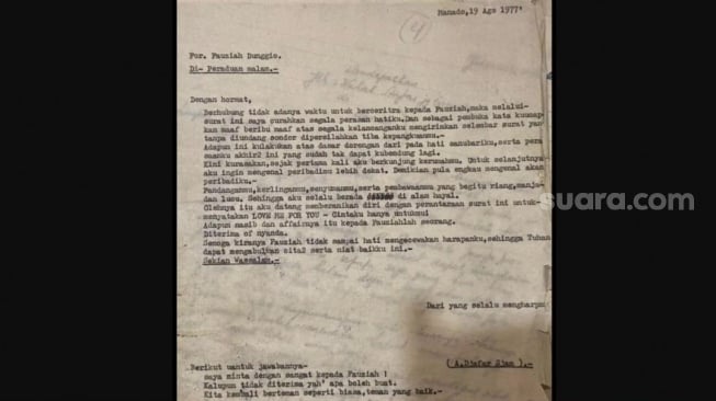 Nenek Ini Perlihatkan Surat Cinta Tahun 1977, Bikin Warganet Baper!