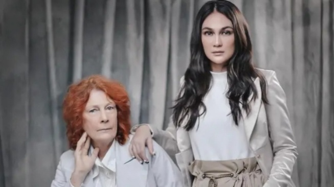 Luna Maya bersama Ibunda, Desa Maya Waltaurd Maiyer (Instagram/lunamaya)