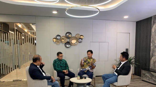 Program siniar wawancara khusus Suara.com dan IDNFinancials.com betajuk 'Meet The CEO' bersama Direktur Utama PT Aneka Tambang Tbk Nicolas D. Kanter, pada Kamis (8/5/2025).