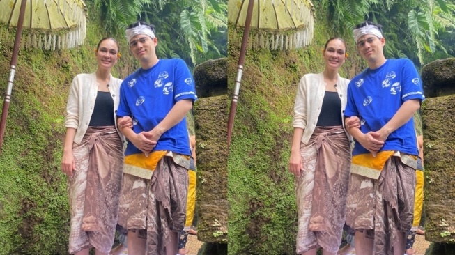Luna Maya dan Maxime Bouttier memakai kain Denyut Semesta rancangan Asri Welas di ritual melukat sebelum menikah. [Instagram/@denyutsemesta]