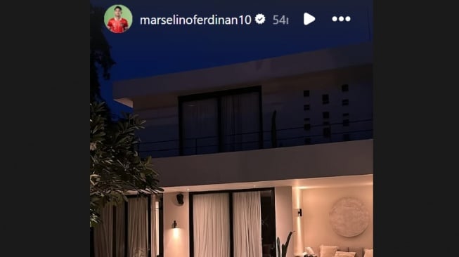 Marselino Ferdinan sudah tiba di tempat TC latihan timnas Indonesia, yaitu Bali. Pemain 20 tahun ini sudah menjalani musim liburan karena Oxford United telah menjalani pertandingan terakhir. (Instagram/@marselinoferdinan10)
