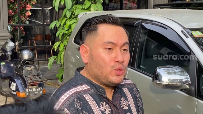 Ditinggal Ivan Gunawan dan Ruben Onsu Haji, King Nassar Ngaku Iri