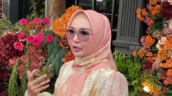 Eddies Adelia dalam sebuah wawancara di kawasan Kemang, Jakarta, Jumat, 9 Mei 2025. [Suara.com/Adiyoga Priyambodo]