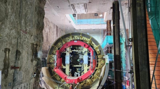 Tunnel Boring Machine (TBM) 1 Fase 2A MRT Jakarta di Project Site Stasiun Harmoni, Jakarta Pusat. [Suara.com/Chandra]
