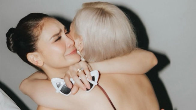 BCL bagikan foto di resepsi pernikahan Luna Maya dan Maxiem Bouttier (Instagram)