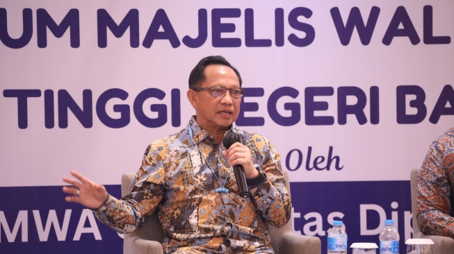 Menteri Dalam Negeri (Mendagri) Muhammad Tito Karnavian menjelaskan, pemerintah daerah (Pemda) memiliki lima peran utama dalam mendukung pengembangan Perguruan Tinggi Negeri Berbadan Hukum (PTN-BH) (Dok: Kemendagri)